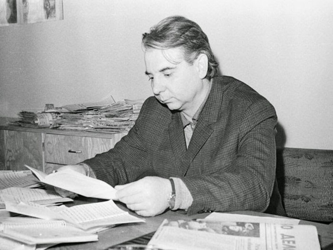 Черемухин в редакцията на в. "Стършел", 1971 година