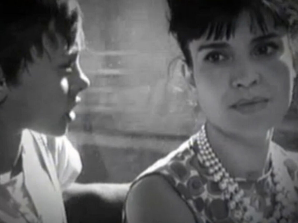 Мария Русалиева с малкия Олег Ковачев в „Рицар без броня“ (1966)