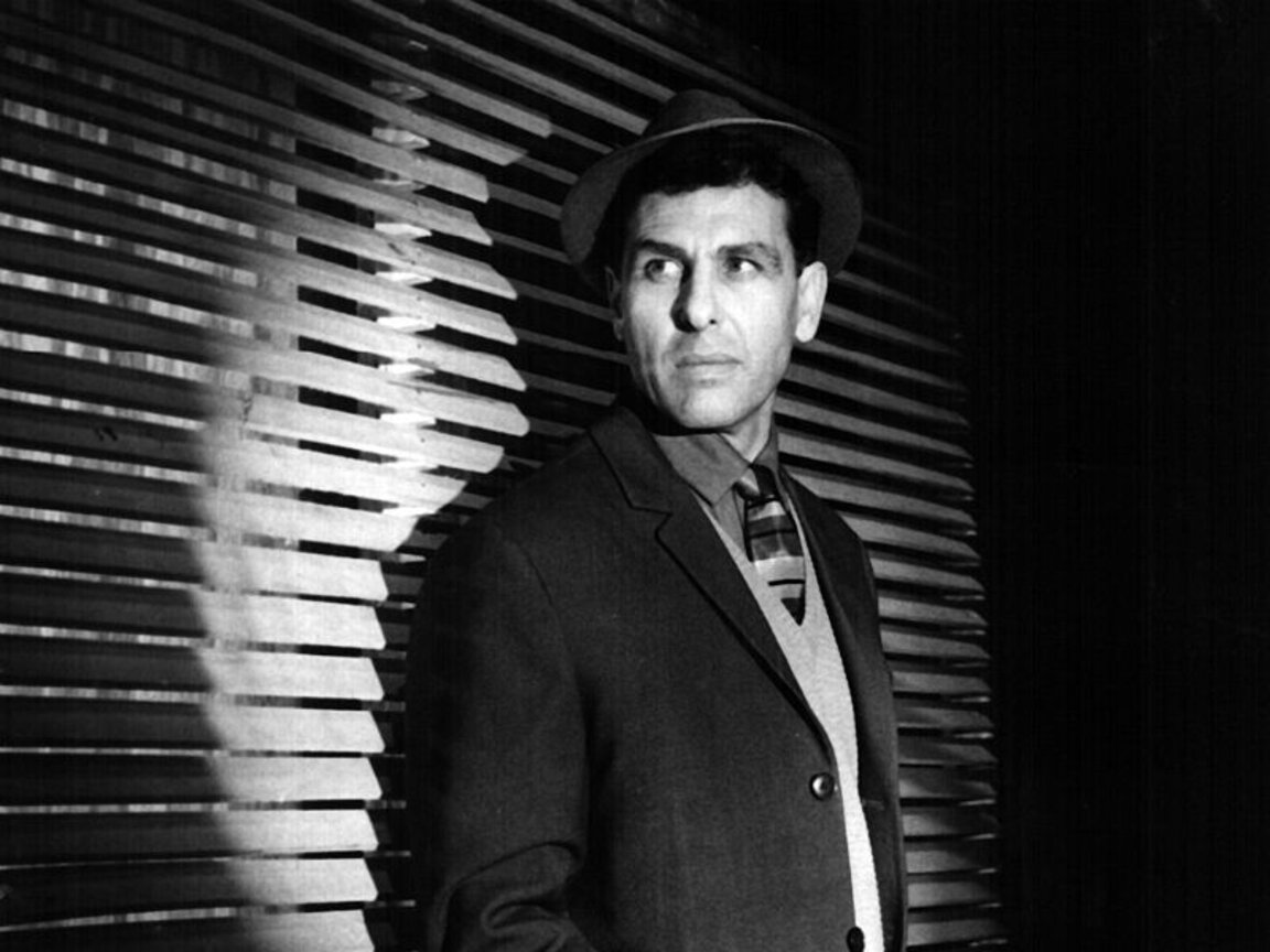 В ролята на Джери Райън в „Двама на люлката“ от Уилям Гибсън