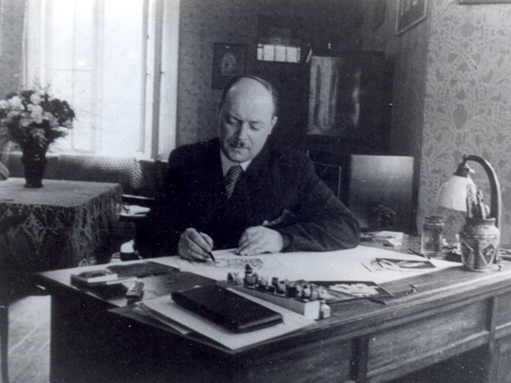 Художникът в кабинета си в София, 1938 г. Снимка: Централен държавен архив, фонд 711К, опис 1, а.е. 42, л. 2