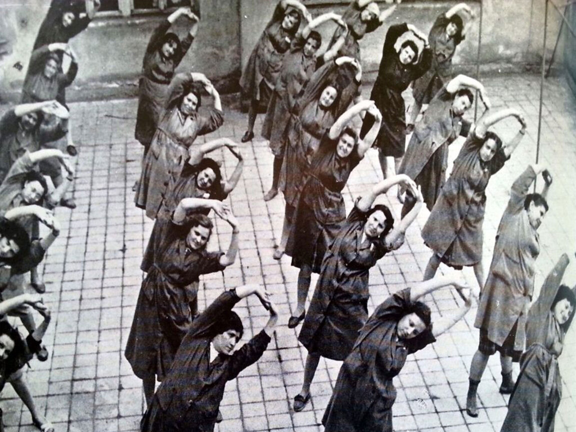 Ако не сте успели с утринната гимнастика у дома, можете да раздвижите тялото си по време на производствената гимнастика по месторабота.