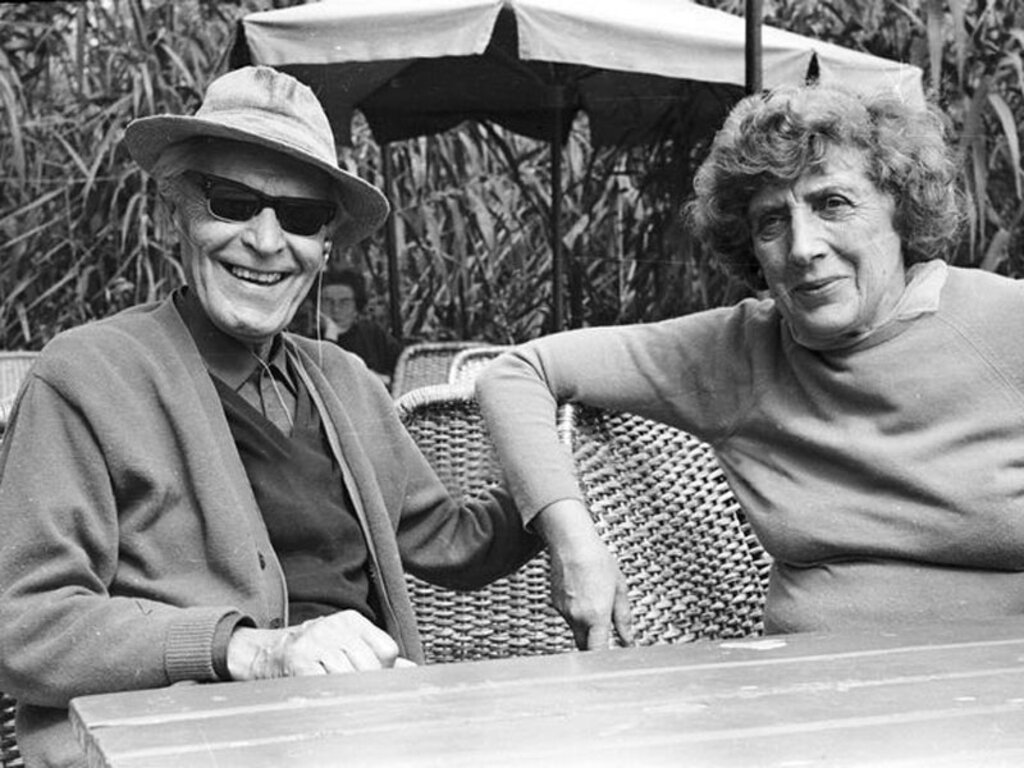 Академик Петко Стайнов и съпругата му – писателката Анна Каменова, 1968 г.