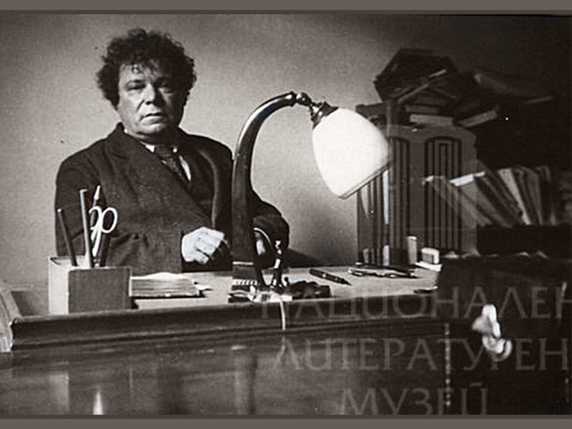 Проф. Александър Балабанов в кабинета си в Софийския университет. София, 1934 г. National Academic Library and Information System Foundation, Bulgaria - Public Domain