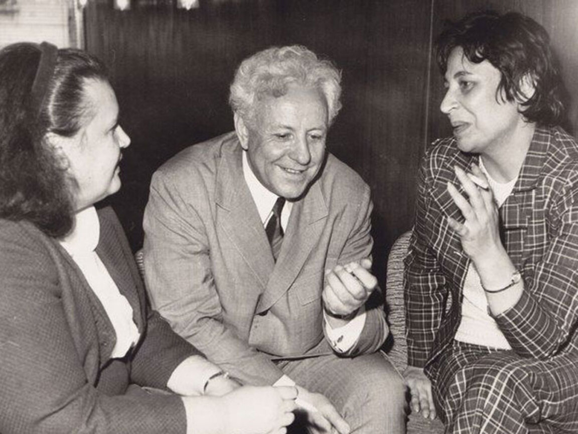 Цилия Лачева, Петър Славински и Румяна Узунова на писателска конференция в СБП, 1972 година.