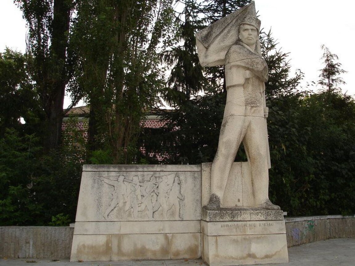 Паметникът на Никола Симов – Куруто в Търговище