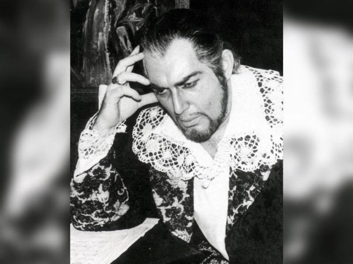 Антон Дяков в ролята на Филип II от операта „Дон Карлос“ на Джузепе Верди