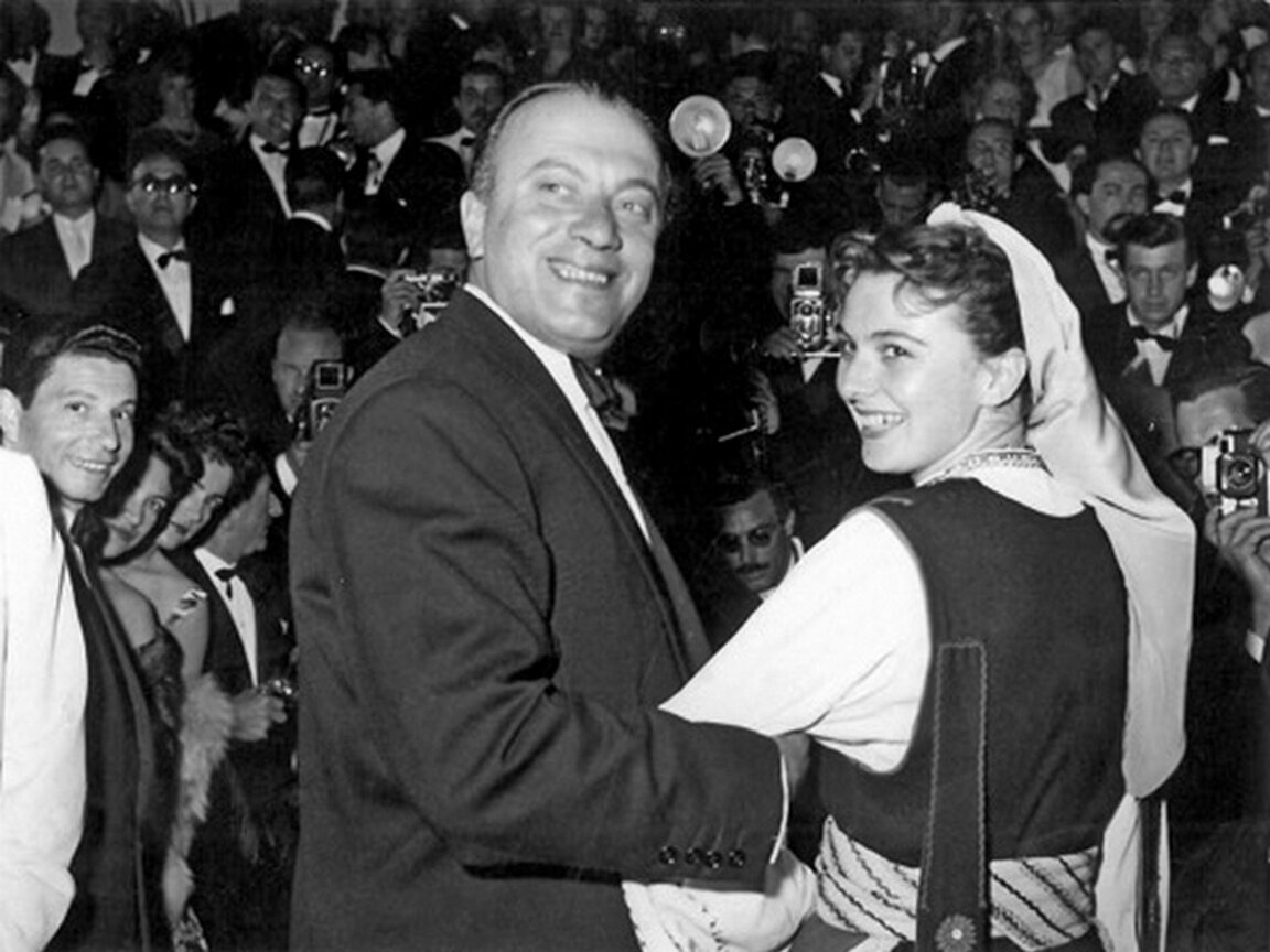 Режисьорът Захари Жандов и Гинка Станчева на червения килим в Кан за премиерата на филма "Земя" в състезателната програма на фестивала през 1957 г.