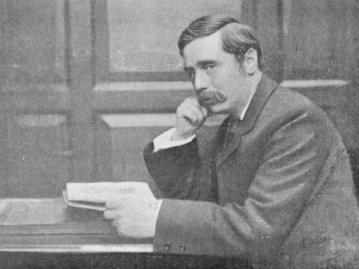 Хърбърт Уелс   снимка: Фредерик Холиър, 1903 г.