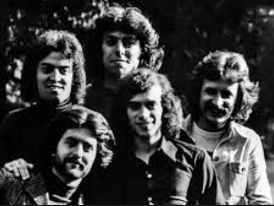 Съставът на „Златни струни“, осъществил записа (от ляво надясно): Христо Ламбрев, Иван Мишев, Румен Спасов, Борислав Мишев, Йордан Караджов