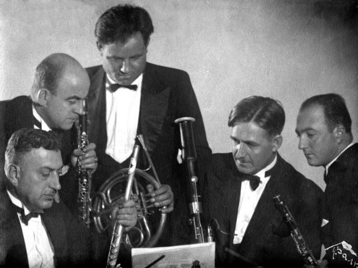 Софийски духов квинтет. От ляво надясно: Никола Стефанов, Ангел Белняев, Тодор Тонев, Атанас Гърдев и Васил Спасов