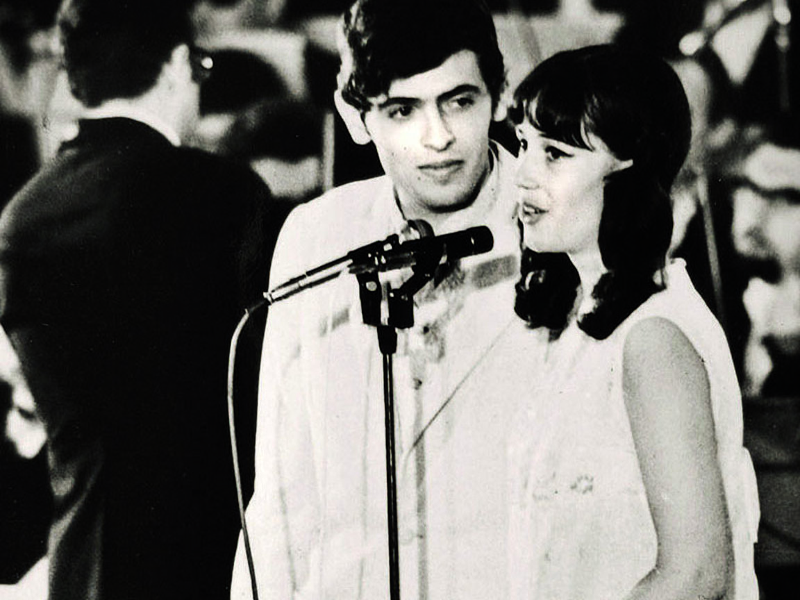 Песента „Закъснели срещи“, изпълнена в дует с Михаил Белчев, е отличена с първа награда на фестивала „Златният Орфей“ през 1969 г.