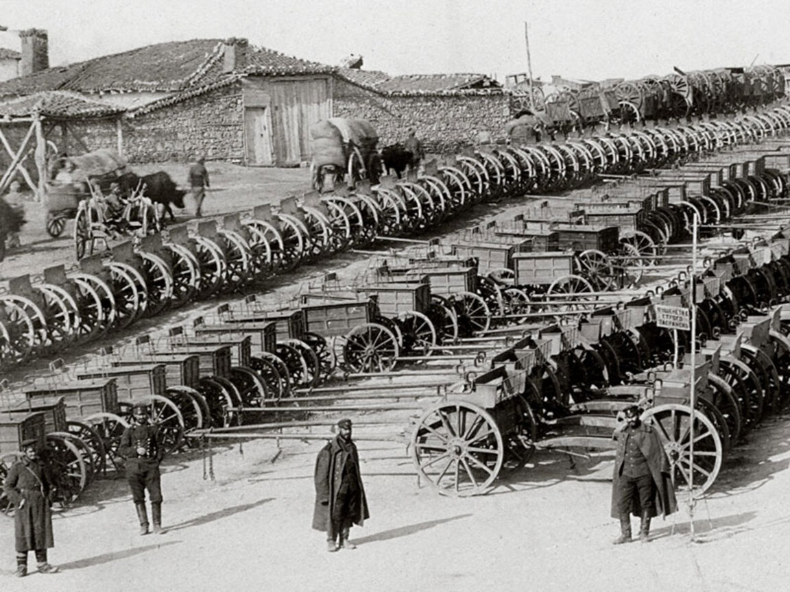 Оръдия и муниционни коли в двора на лозенградския гарнизон, Лозенград, 1912 г.