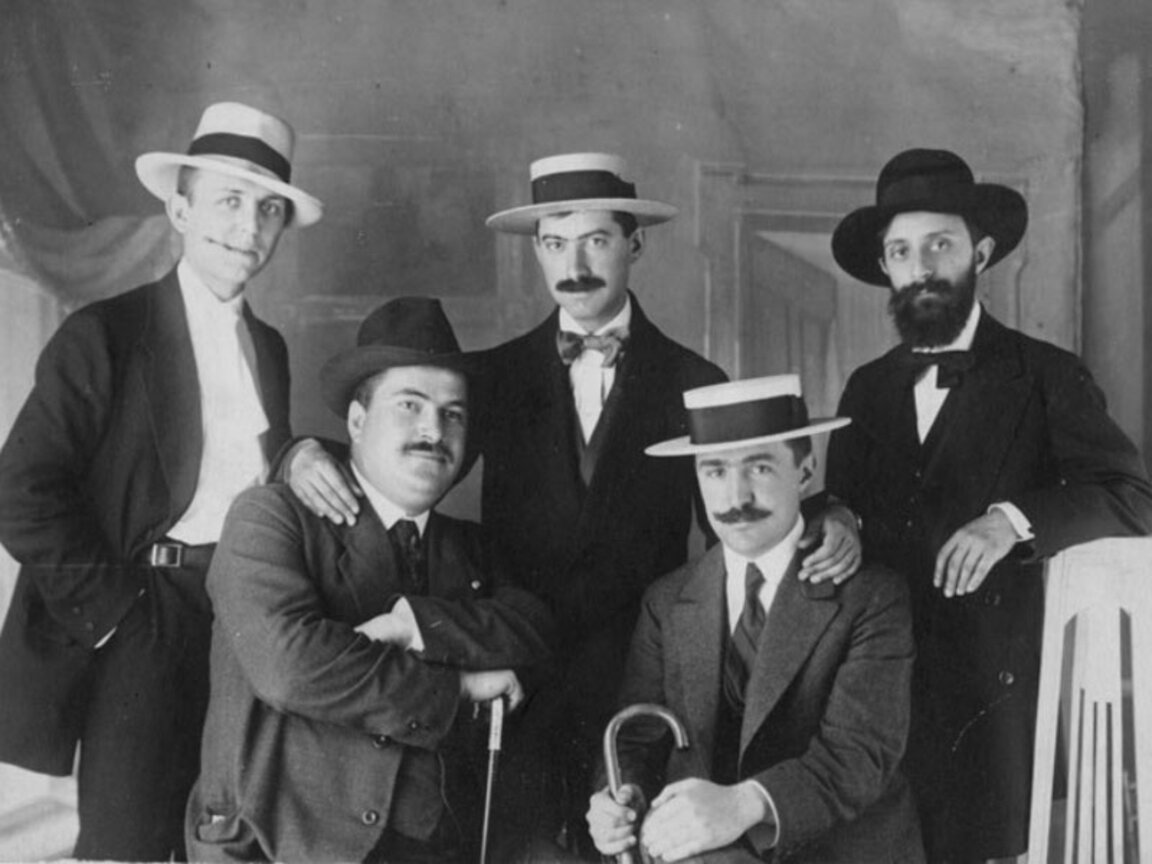 От ляво надясно 1-ви ред: Янаки Михайлов и Владимир Василев; 2-ри ред: Константин Константинов, Димитър Шишманов, Никола Балабанов