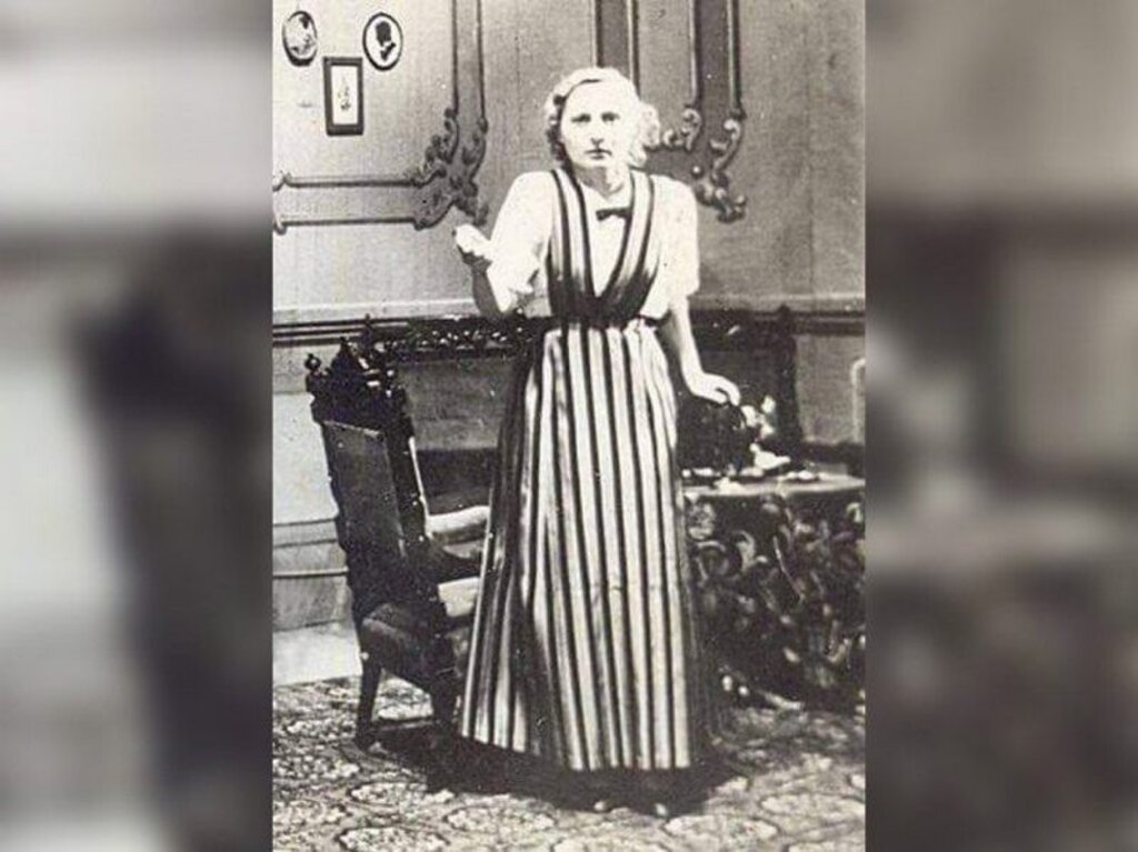 Ирина Тасева в „Когато гръм удари“ на Яворов. Народен театър, 1939 г. Снимка: ДА „Архиви“ – фонд 195К „Народен театър“, опис 4, а.е. 30, л. 1