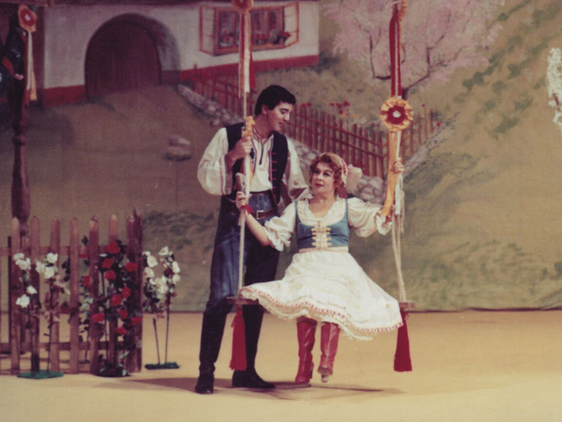 Константин Петков и Тинка Сколуфанова в „Продадена невеста" на Бедржих Сметана