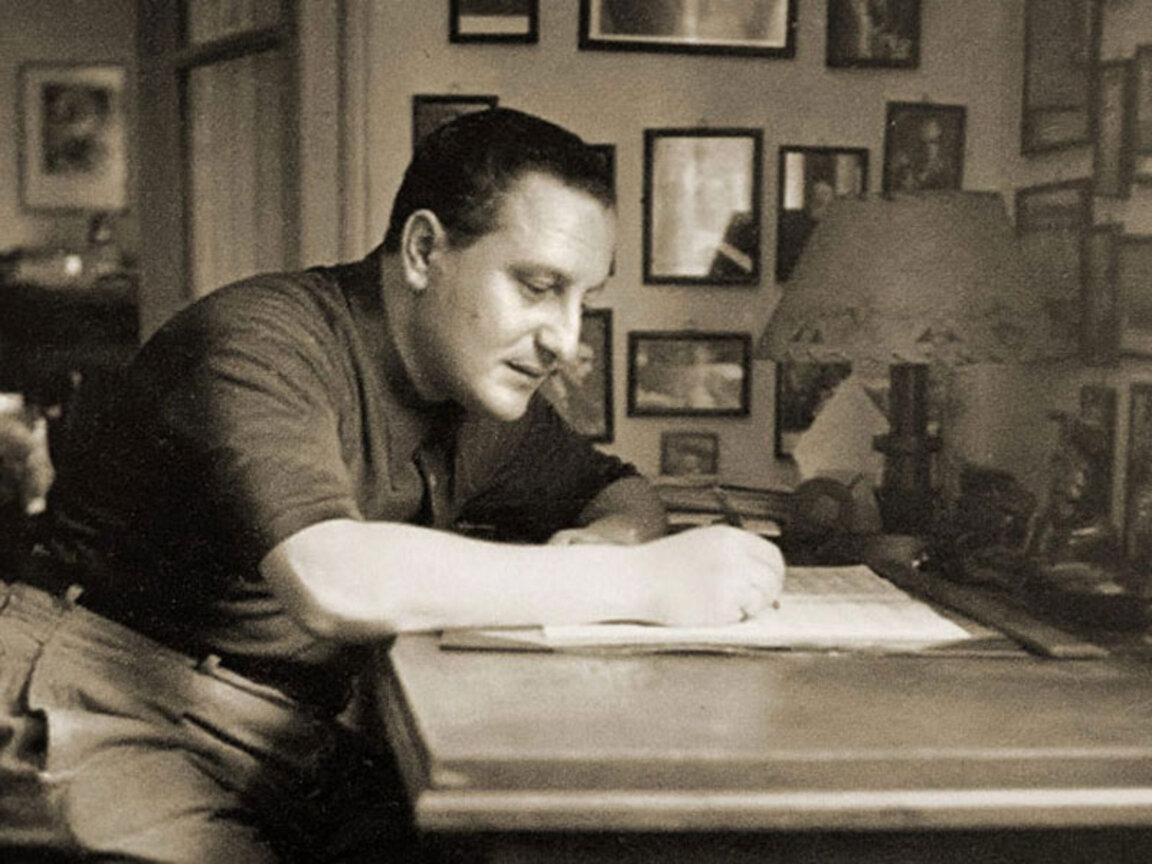 Панчо Владигеров в работен момент у дома си в София, 50-те години на ХХ век