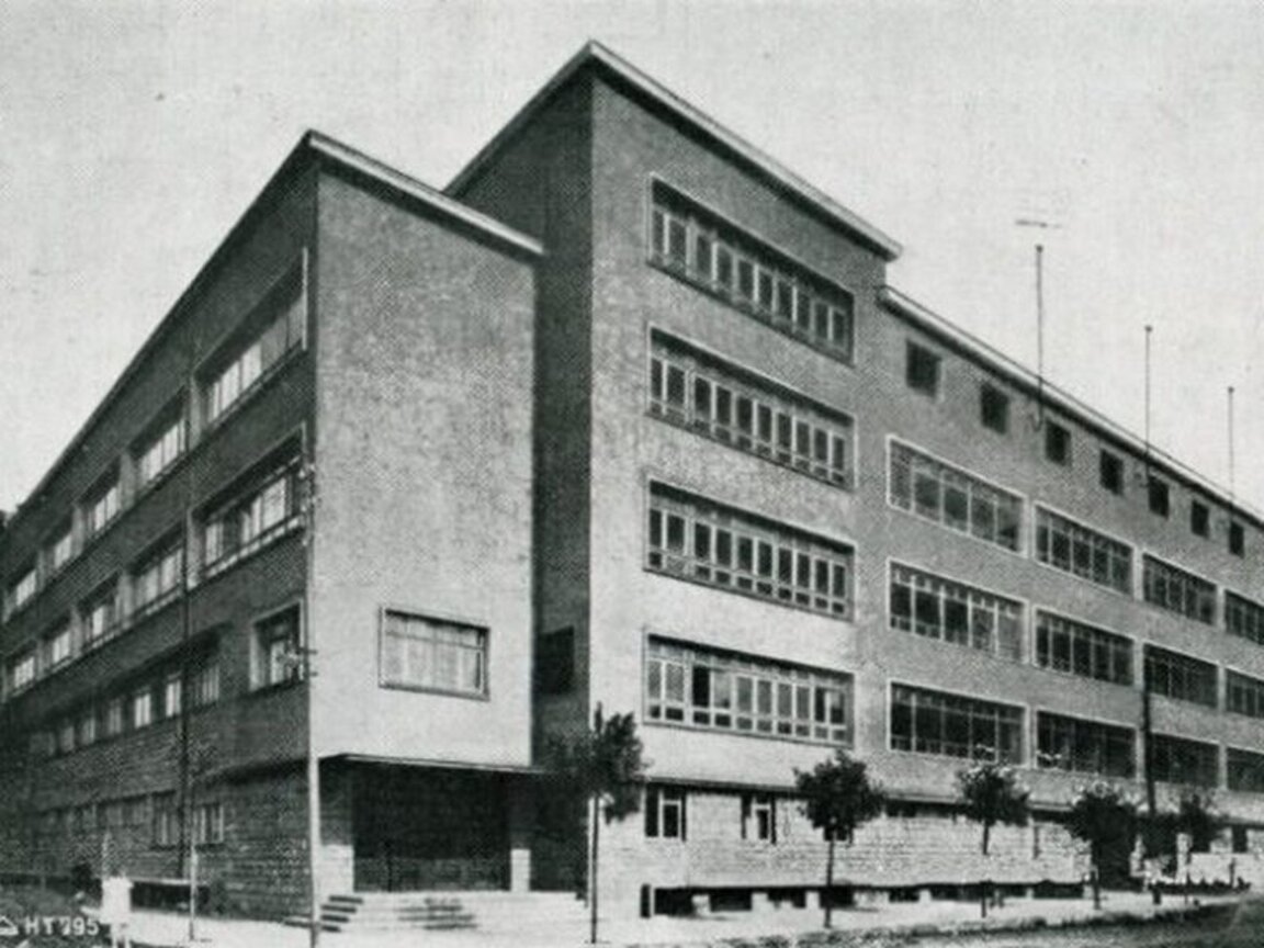 Сградата на Германското училище, завършена през 1934 г., където и до днес се помещава Националната музикална академия „Проф. Панчо Владигеров“