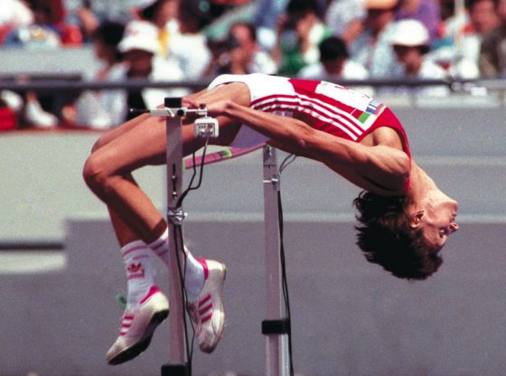На 20 юли 1984 г. става първата българка, преодоляла 200 см в скока на височина.