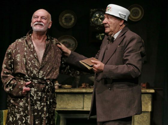 Кирил Кавадарков и Антон Радичев в постановката „Колко е важно да бъдеш сериозен (Години по-късно)”