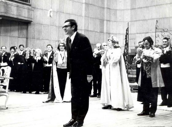 Димитър Вълчев след премиерното изпълнение на сатиричната буфоопера “Цар и водопроводчик” през 1971 г.