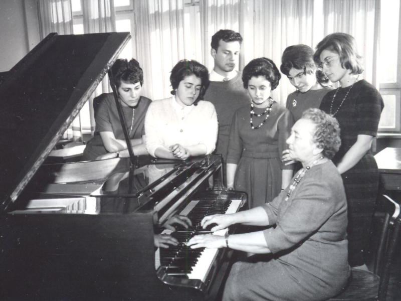 100-те етюда в пианистичната школа на Панка Пелишек