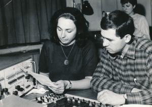 от ляво надясно: Мария Нанчева и звукорежисьорът Евтим Кокошаров 
